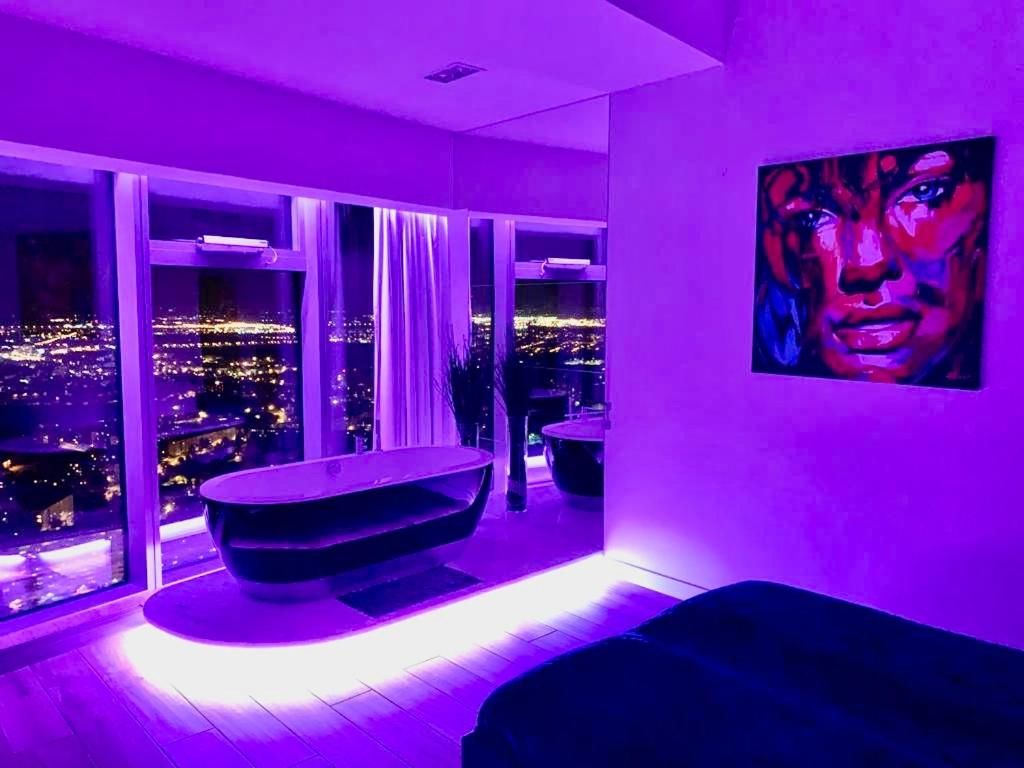 Апартаменты Bathtub View Luxury Apartments in Sky Tower Вроцлав